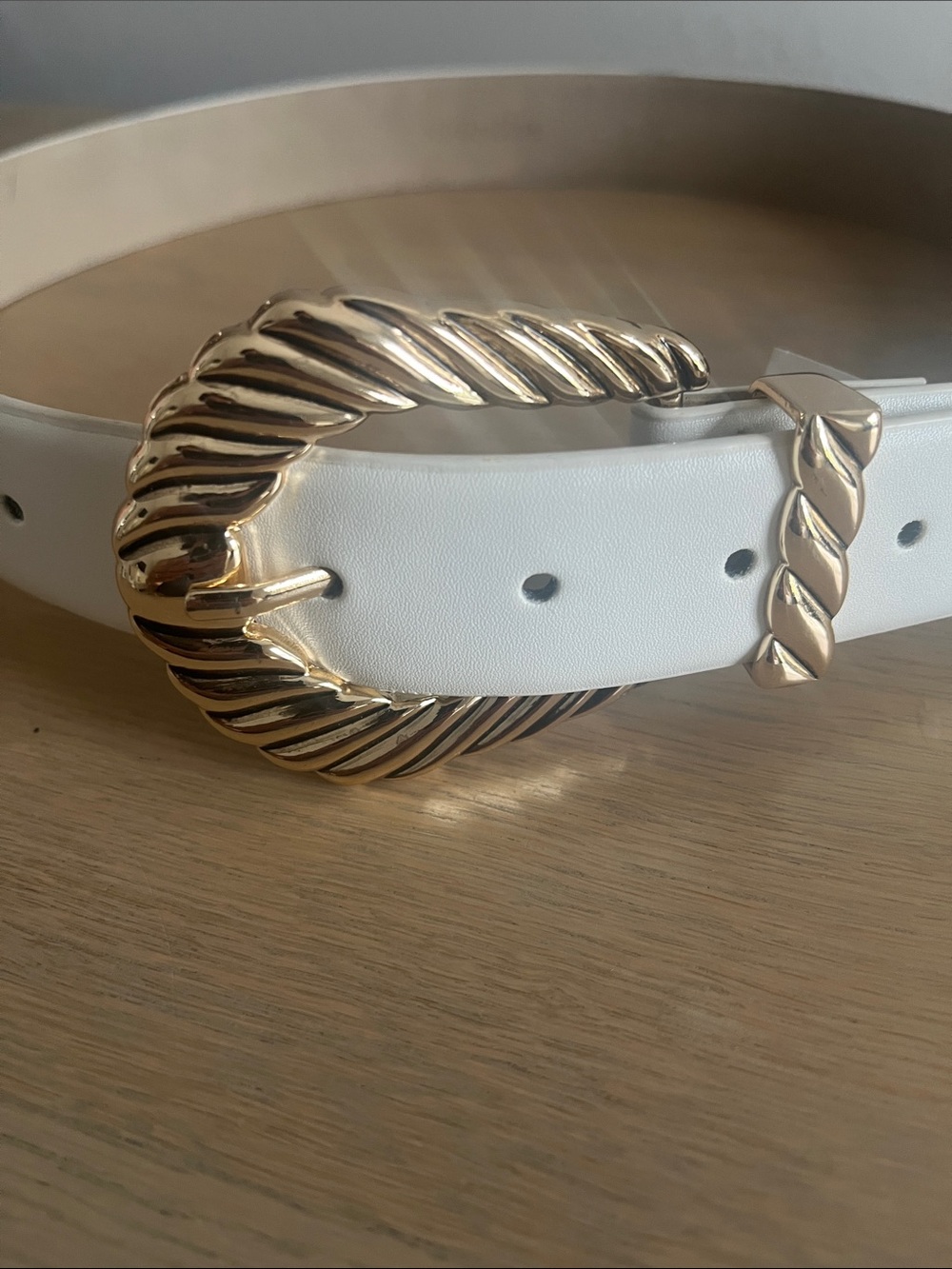 🥰🥰White Belt with Gold Twisted Buckle - Women Accessories - Picture 5 of 11